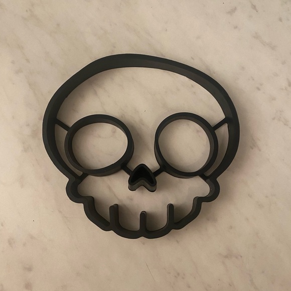 Fred Silicone Skull Egg Mold - Picture 1 of 3